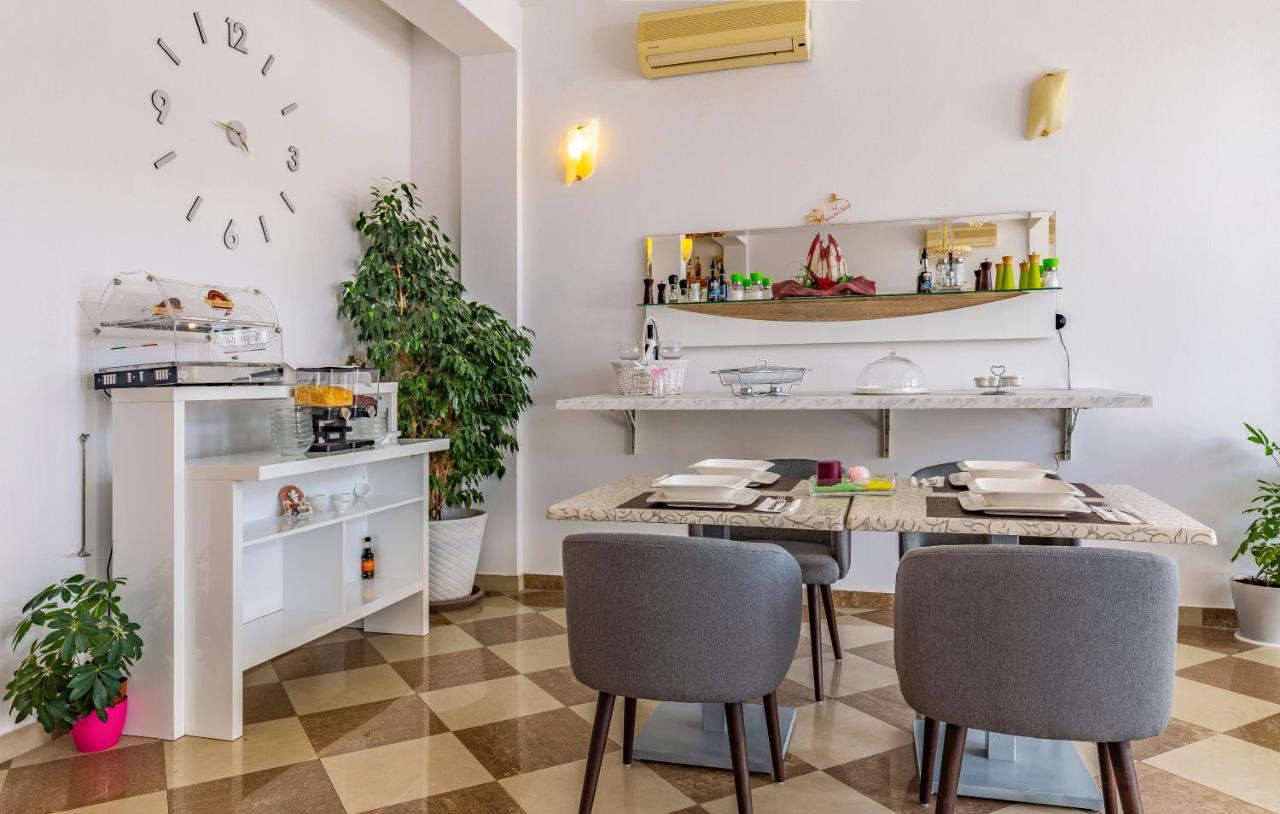 Villa San Rocco Bed & Breakfast เมดูลิน ภายนอก รูปภาพ