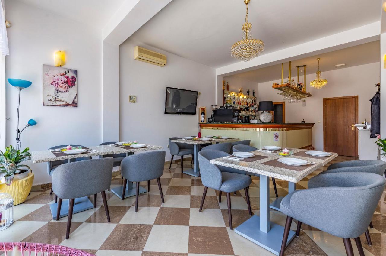Villa San Rocco Bed & Breakfast เมดูลิน ภายนอก รูปภาพ