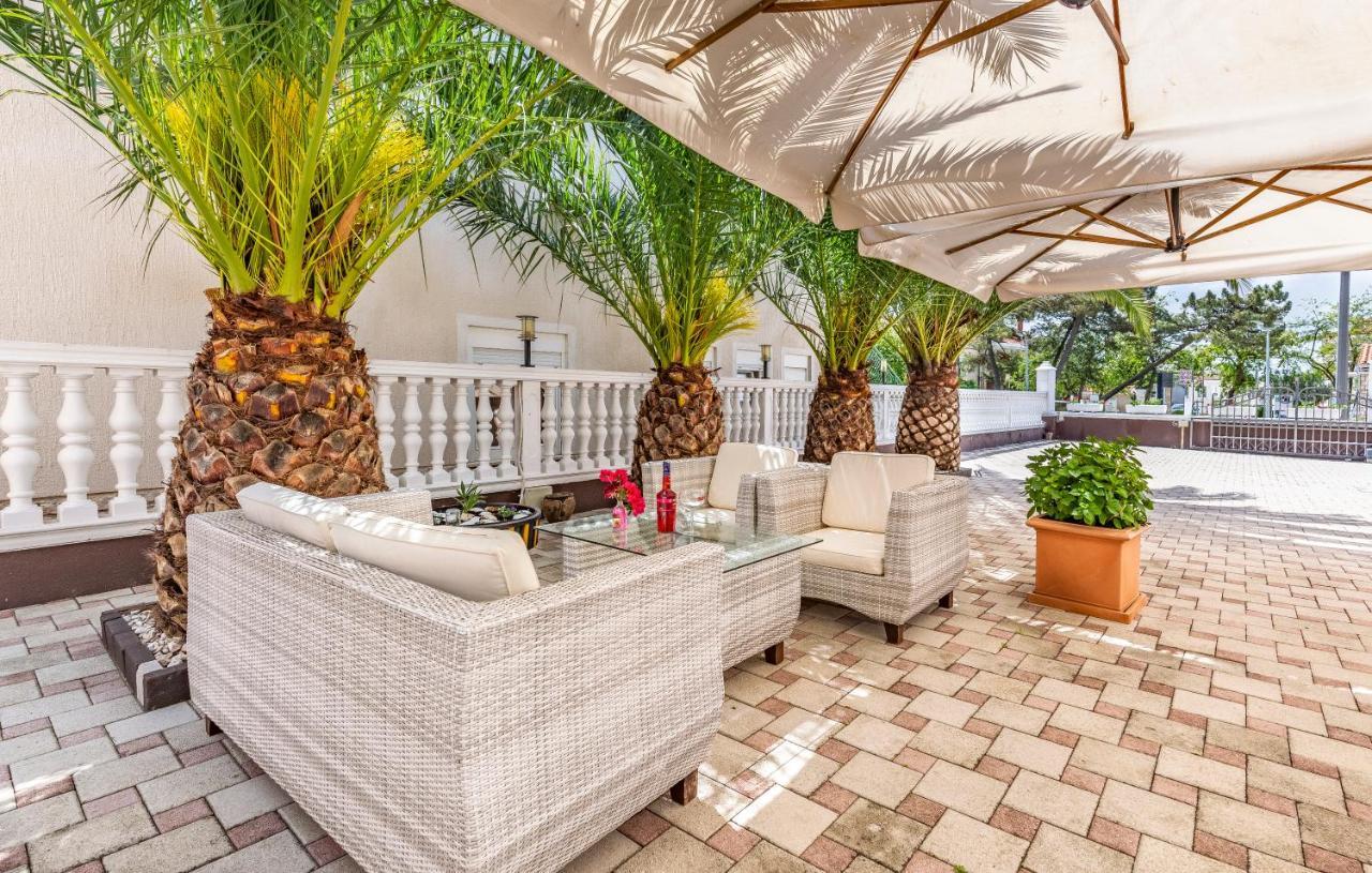 Villa San Rocco Bed & Breakfast เมดูลิน ภายนอก รูปภาพ