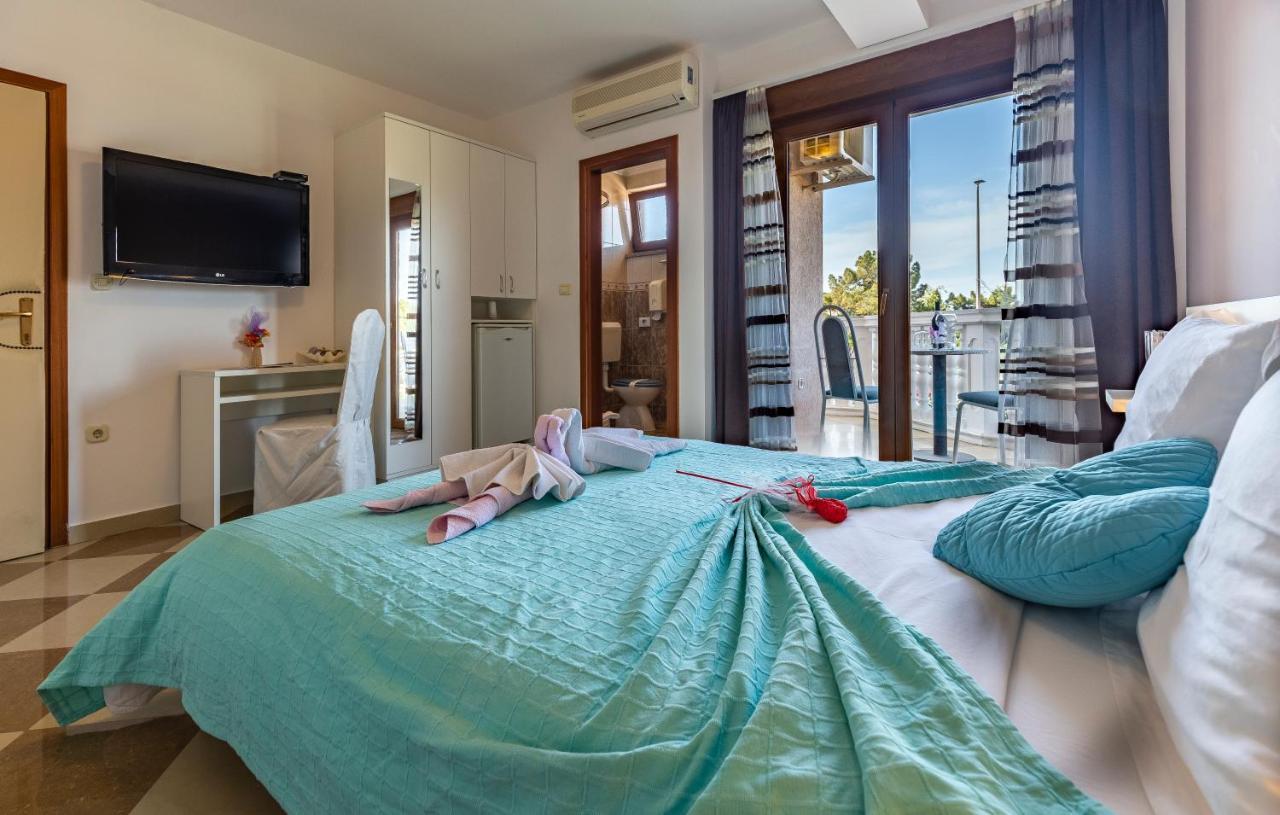 Villa San Rocco Bed & Breakfast เมดูลิน ภายนอก รูปภาพ