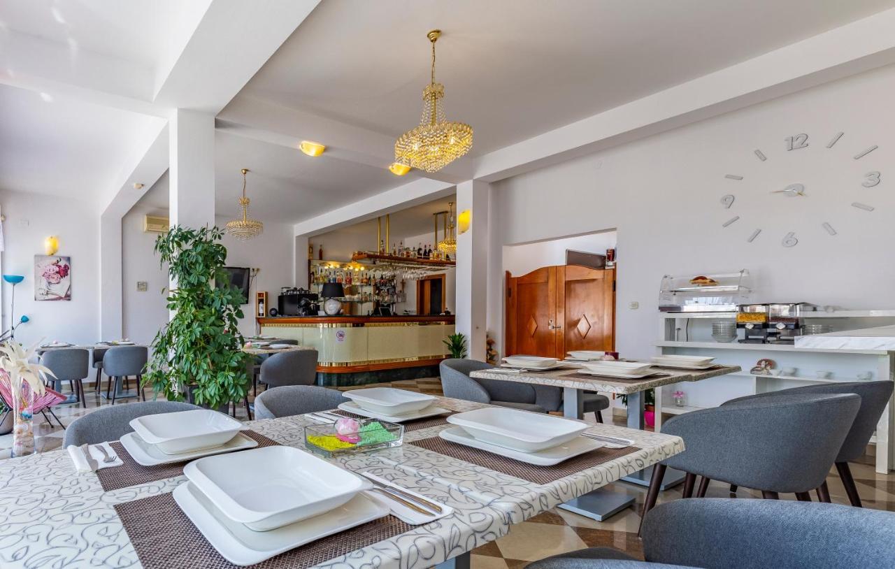 Villa San Rocco Bed & Breakfast เมดูลิน ภายนอก รูปภาพ