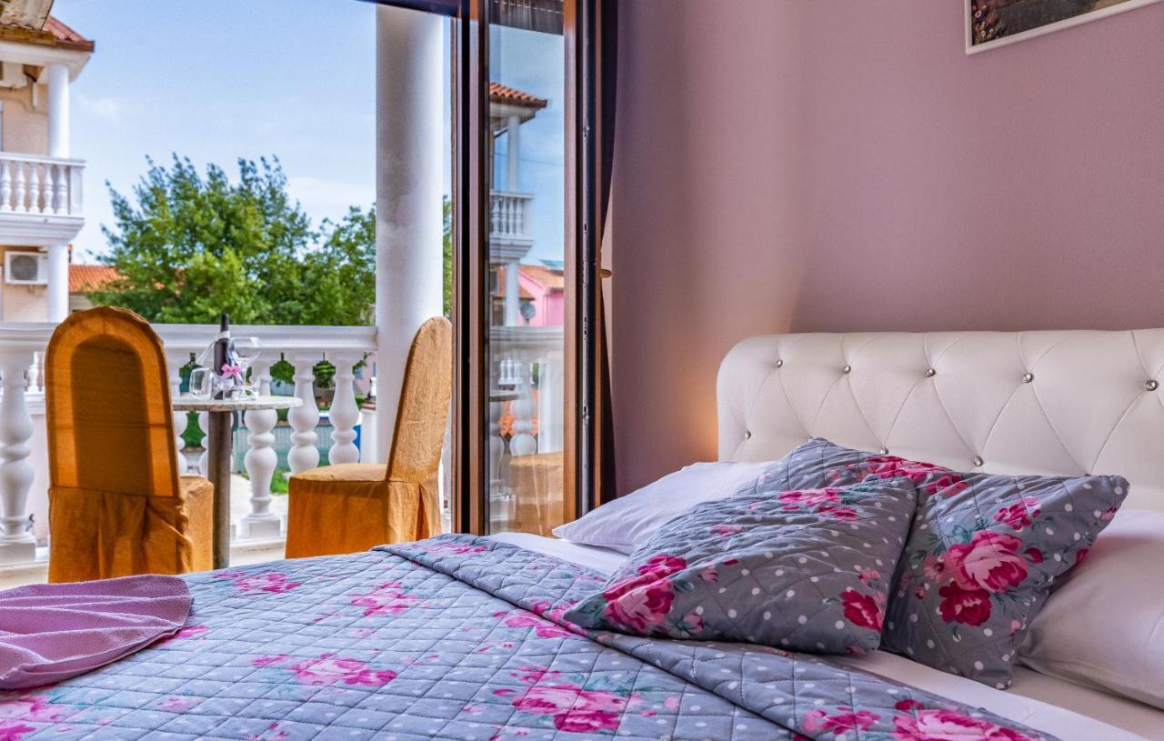 Villa San Rocco Bed & Breakfast เมดูลิน ภายนอก รูปภาพ