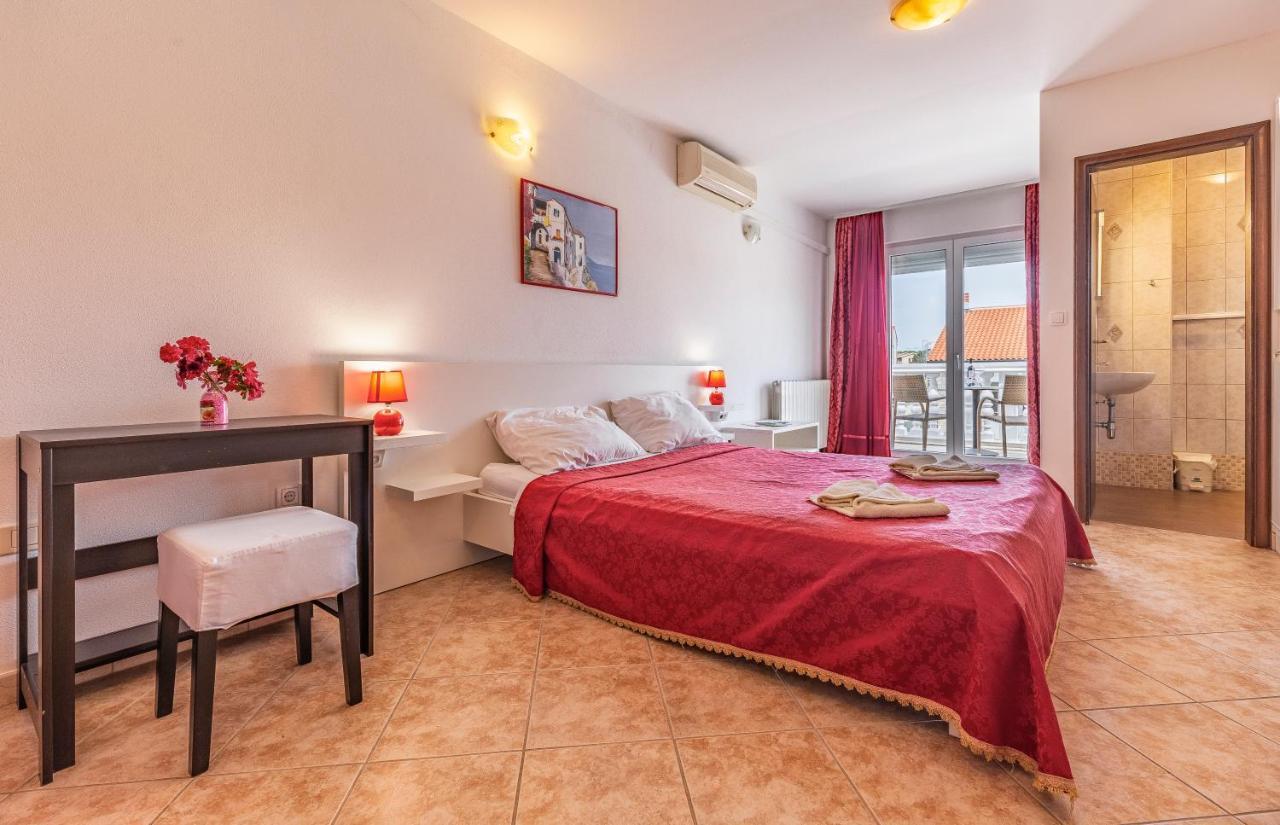Villa San Rocco Bed & Breakfast เมดูลิน ภายนอก รูปภาพ