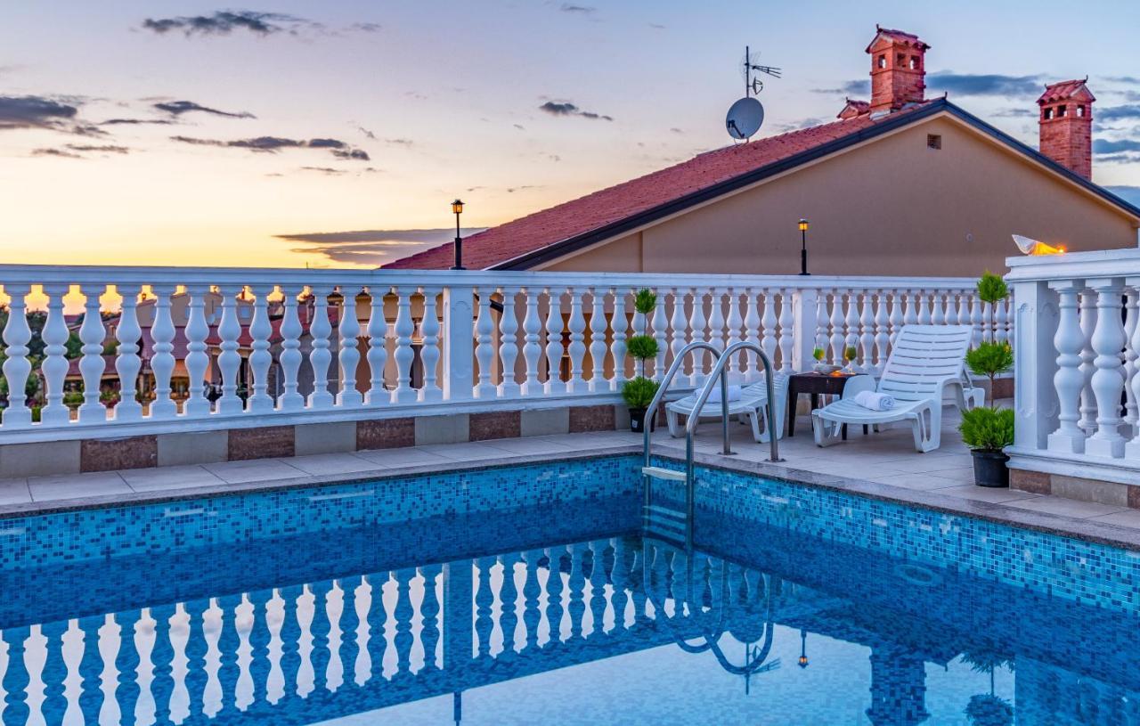 Villa San Rocco Bed & Breakfast เมดูลิน ภายนอก รูปภาพ